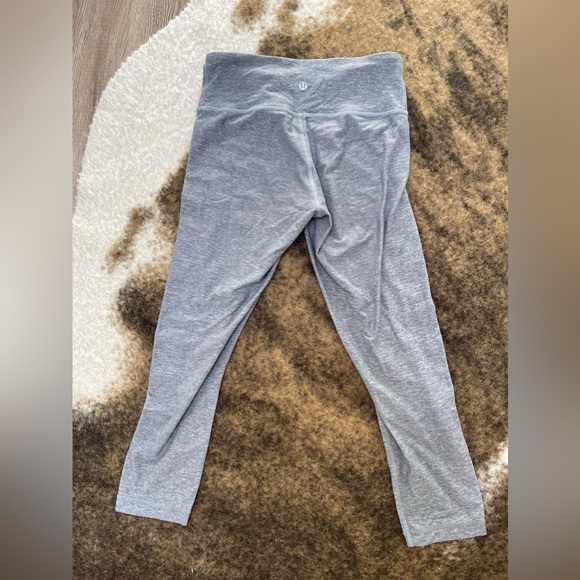 Size 4 grey lululemon cropped leggings. - Picture 1 of 5